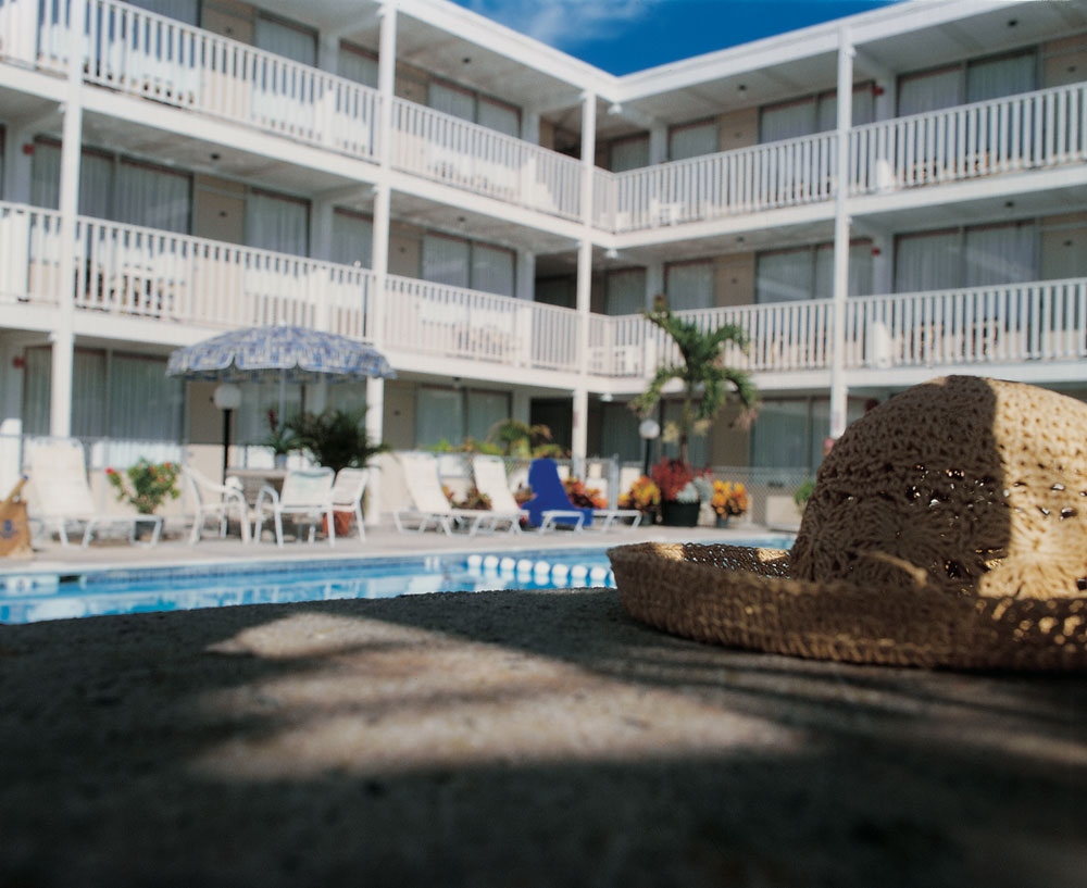 blurry image of a beach hat with the pool in the background